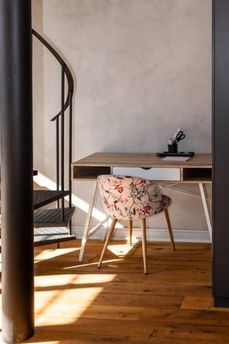 Loft In Gardens Apartment *